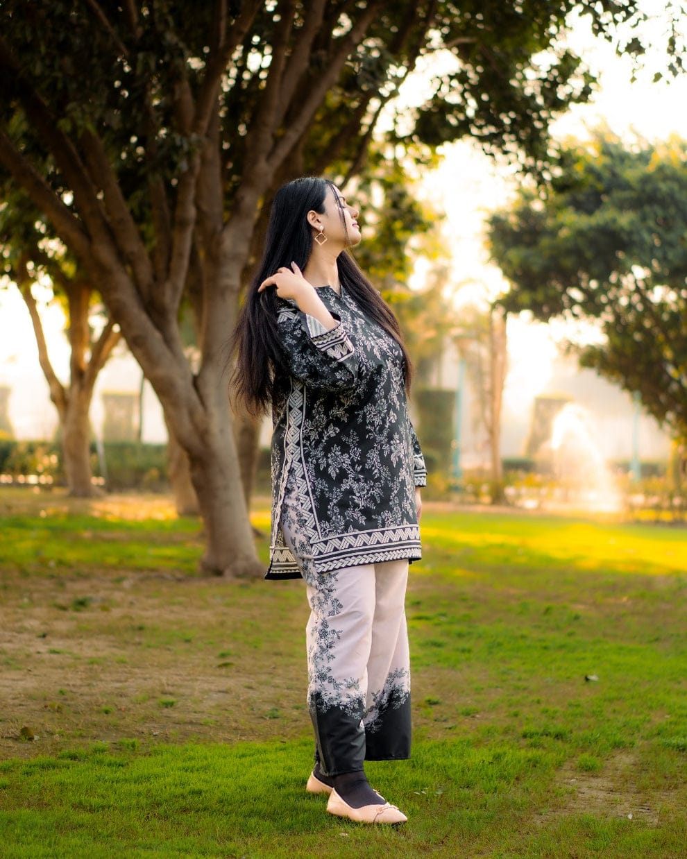 Black and White Floral Elegance